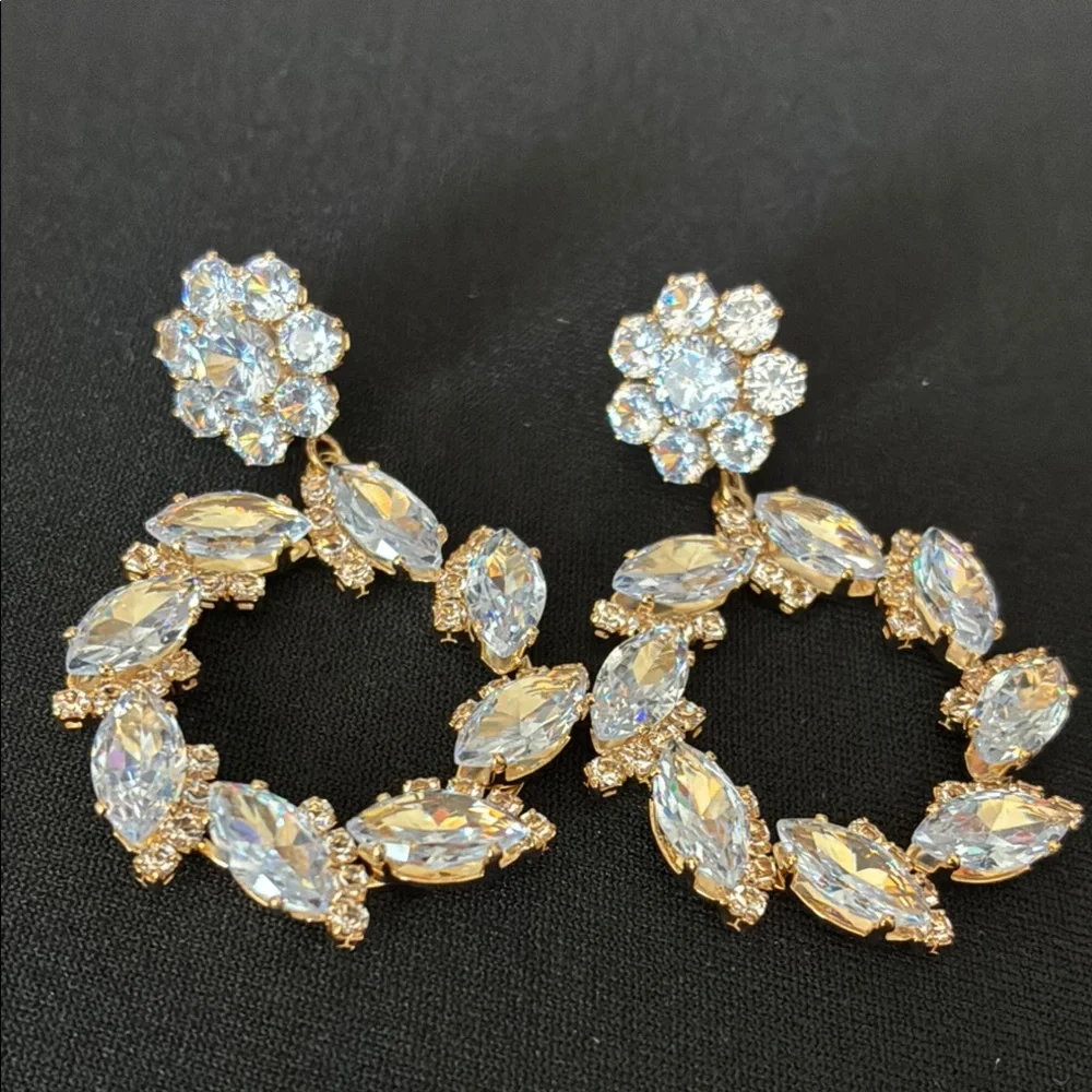 Elegant Gold and Clear Crystal Earrings